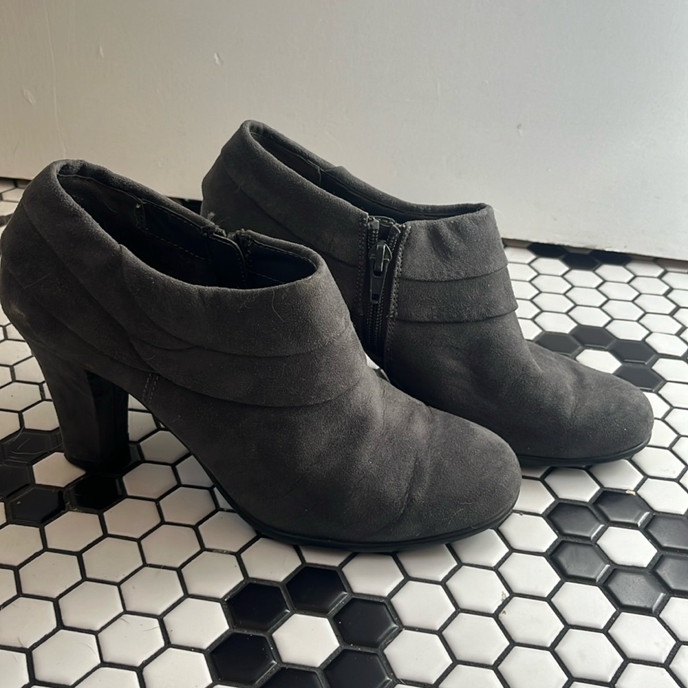 Women’s Aerosoles ankle boot, size 7